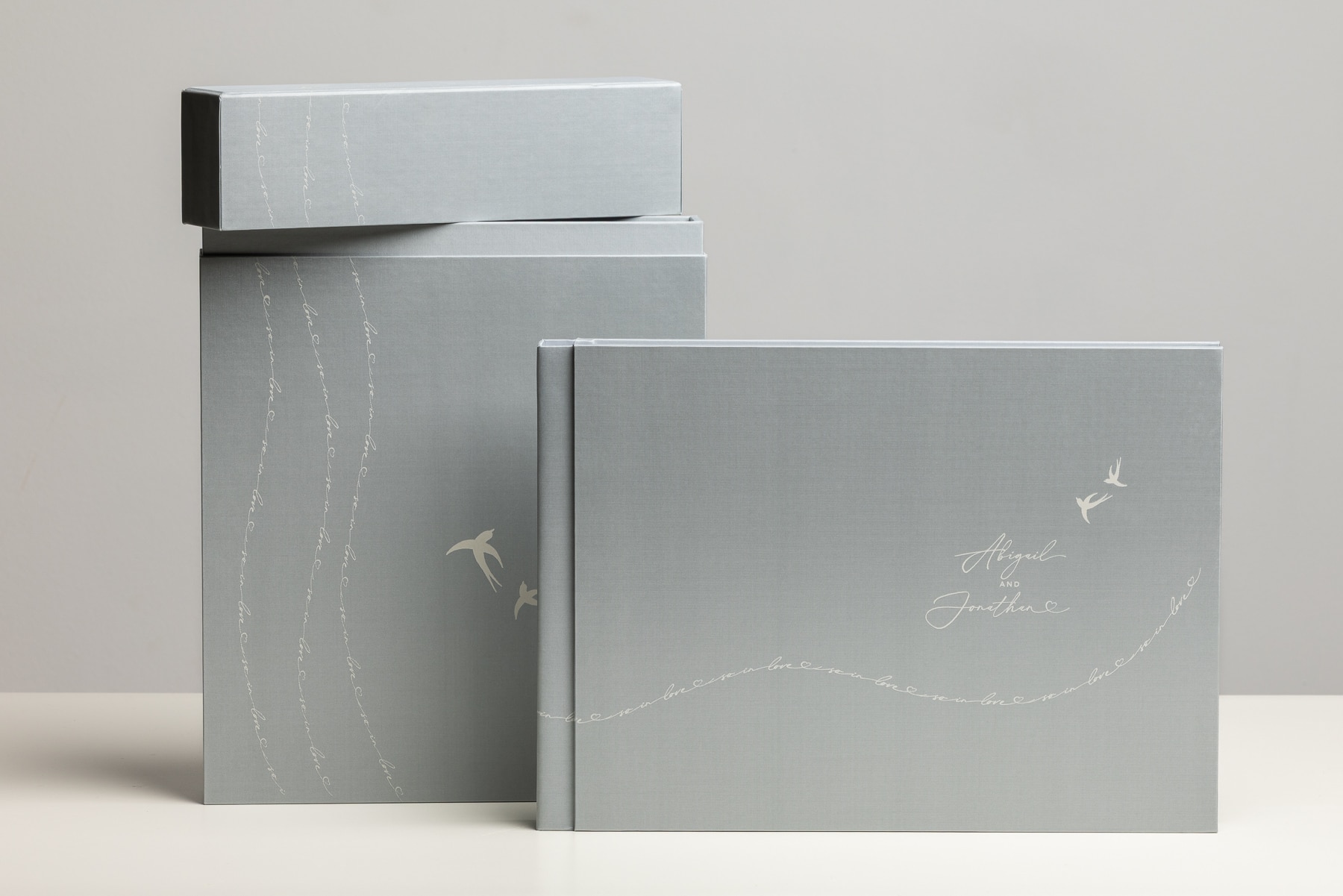 Shiro_Diamante_Love's Horizon_album Panoramica dell'album Shiro e della sua Box rivestiti in Seta Diamante con grafica coordinata.