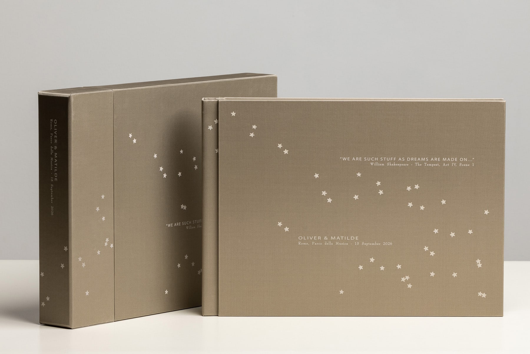 Shiro_dreamweaver_grafica Album Shiro in Seta Jasper con Grafica per incisione laser "Dreamweaver" personalizzabile con nomi degli sposi e data del matrimonio