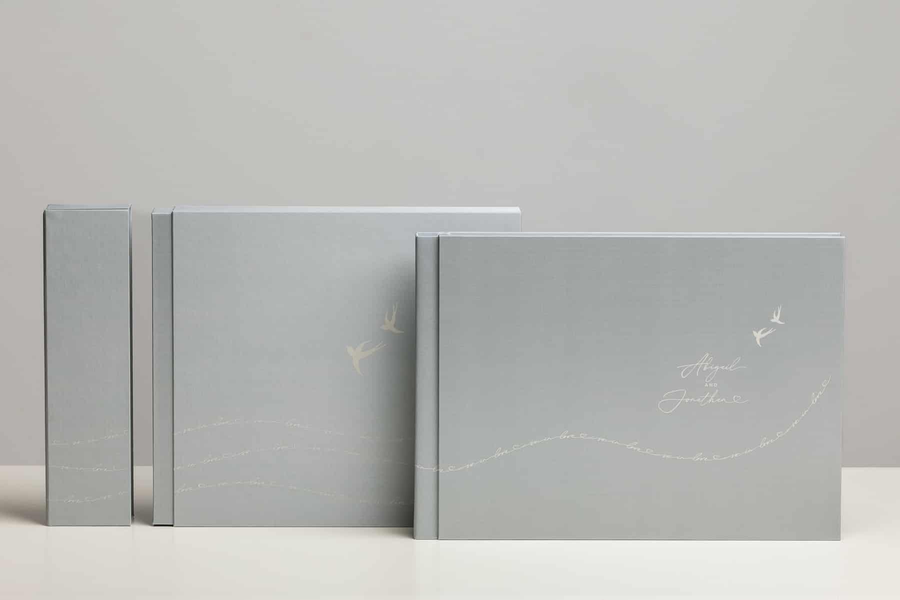 Shiro_loveshorizon_grafica Album Shiro in Seta Diamante con Grafica "Love's Horizon" personalizzabile con nomi degli sposi e data del matrimonio